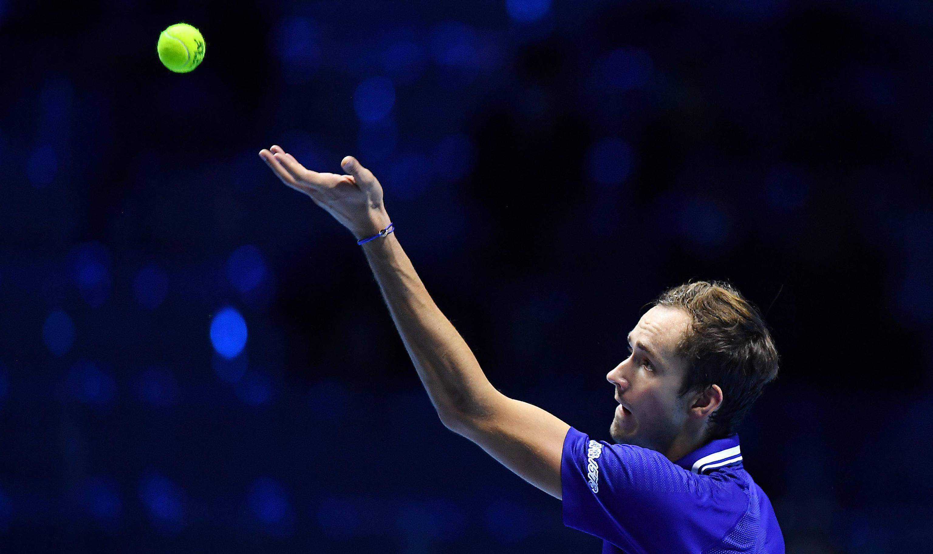 ATP总决赛翻盘年终总决赛，梅德韦杰夫高光表现